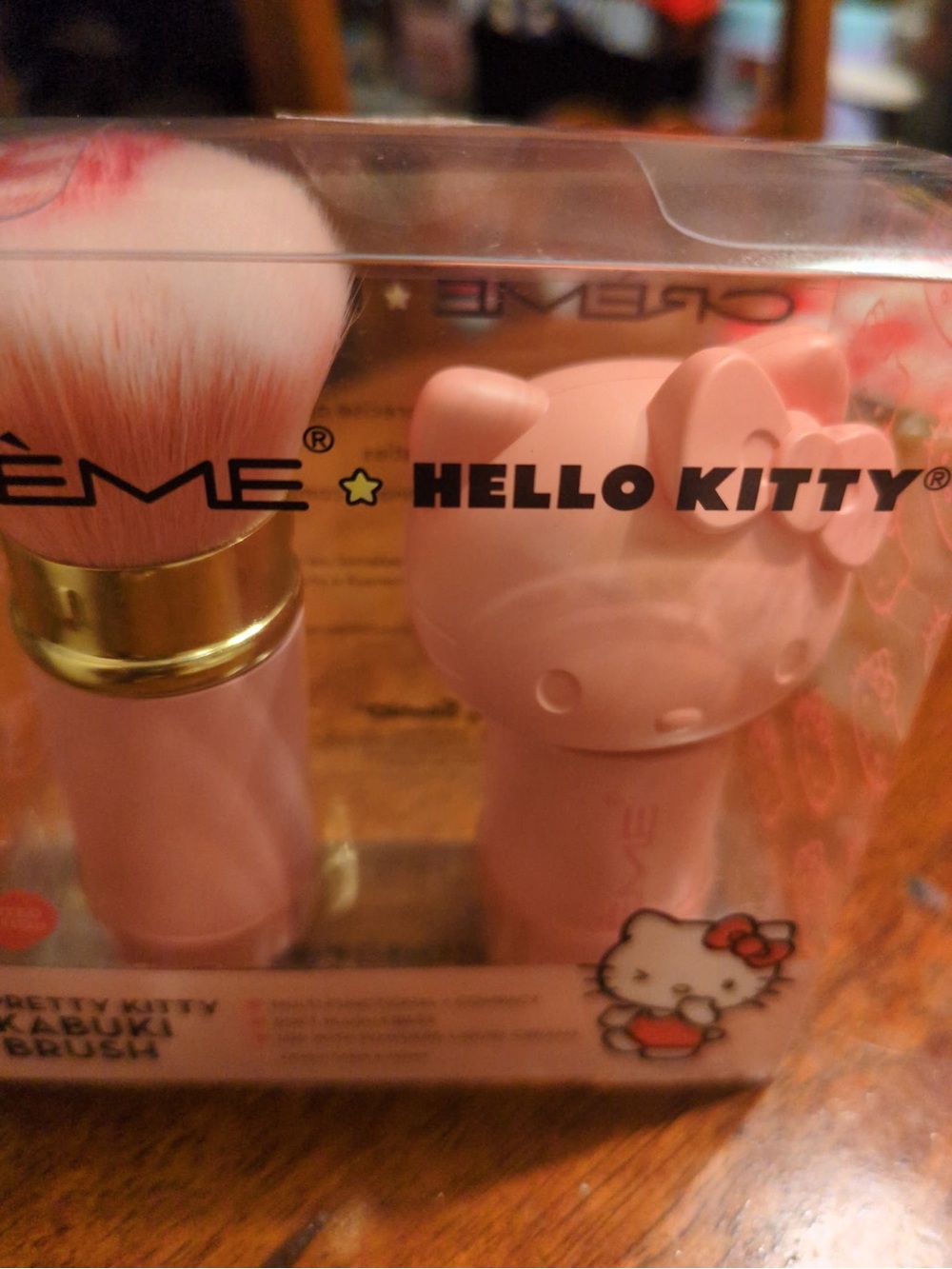 Hello Kitty x Crème Pretty Kitty Kabuki Brush - Pink Packaging
